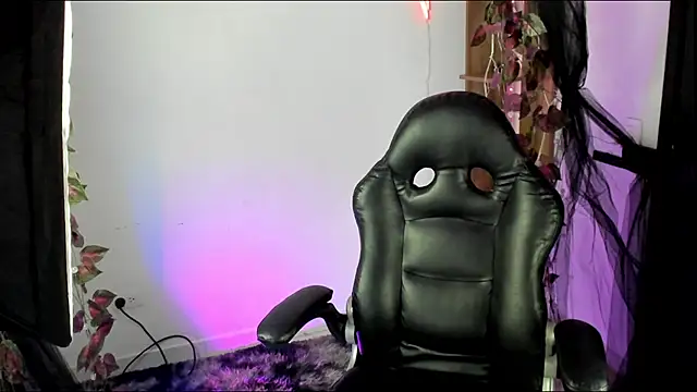 Snapshot of Shinny_Crystal chatting on October 2, 2:33 pm Shinny Crystal online show from October 2, 2:33 pm