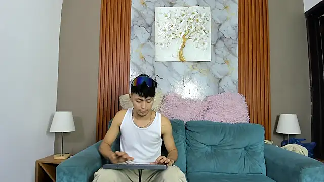 VERY HOT GUYS online show from April 28, 7:23 am