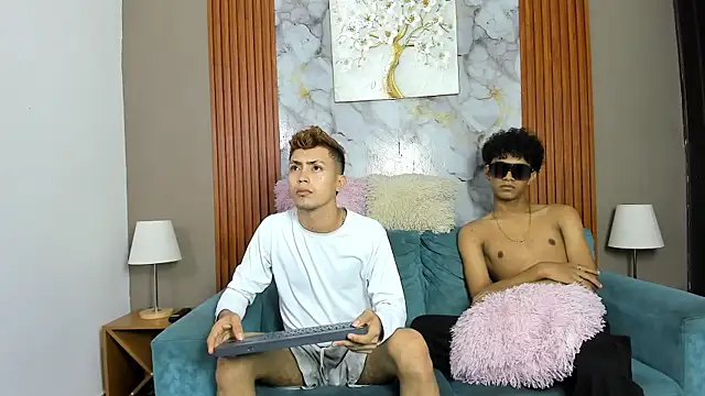 VERY HOT GUYS online show from April 26, 7:28 am