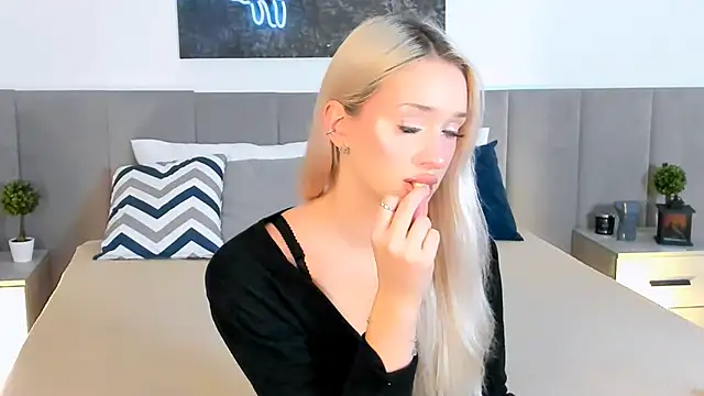 SugarWhisper online show from November 3, 4:22 pm