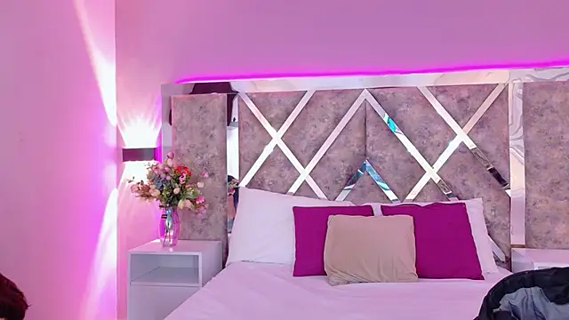 MeganR  online show from April 15, 11:33 am