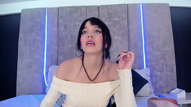 MeganR  online show from April 19, 6:10 pm