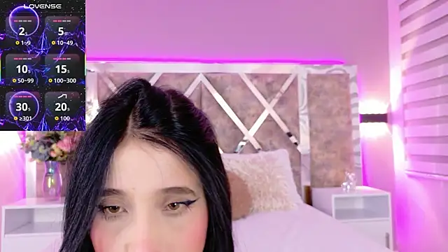 MeganR  online show from December 18, 3:33 am