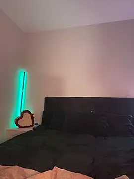 Niinarosee online show from April 26, 11:35 pm