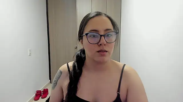Snapshot of Venus_cat_ chatting on October 15, 12:46 am Venus cat online show from October 15, 12:46 am