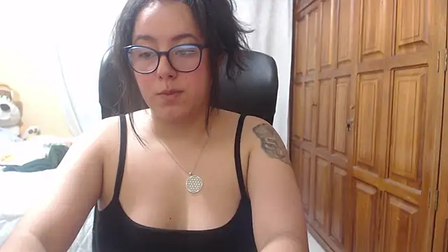 Venus cat  online show from April 9, 6:19 am