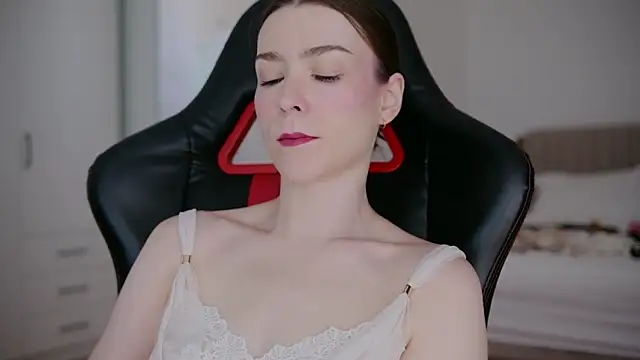 WowHelloAlice online show from April 27, 7:05 am