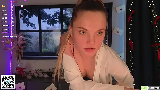 JulieLupo online show from April 25, 1:41 pm