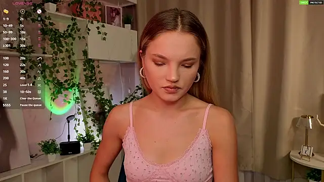 JulieLupo online show from November 18, 6:25 am