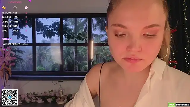 JulieLupo online show from April 25, 12:41 pm