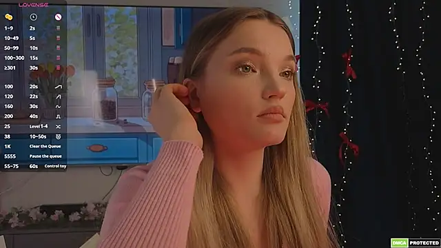 JulieLupo online show from March 22, 8:31 am