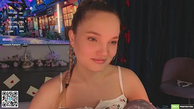 JulieLupo online show from April 28, 9:35 am