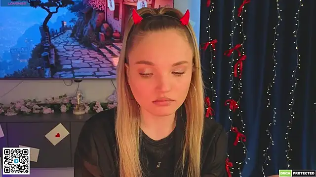 JulieLupo online show from April 27, 9:17 am