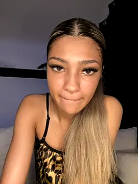 Honeyyyxo online show from November 5, 8:58 pm