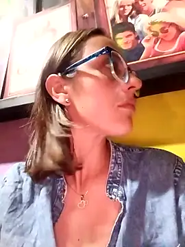 Snapshot of Jade_1-9 chatting on October 11, 10:56 pm Jade 1-9 online show from October 11, 10:56 pm