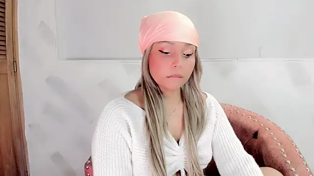 Molly Logan online show from March 6, 8:48 pm