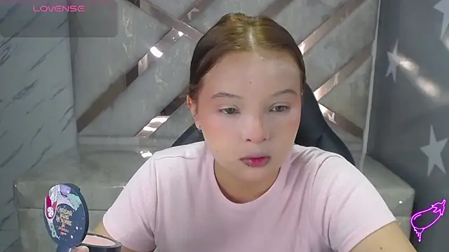 mia foster t online show from April 9, 1:05 pm