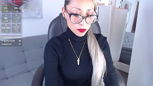 alexia james  online show from April 27, 8:39 pm