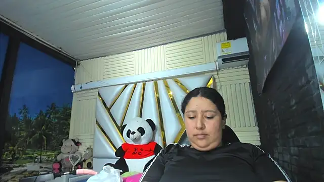 Snapshot of DulcineaSaenz chatting on October 16, 8:11 pm DulcineaSaenz online show from October 16, 8:11 pm