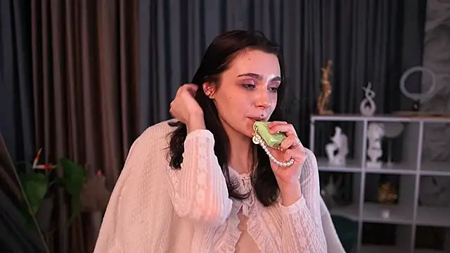 ElizabethMilller  online show from April 22, 2:52 am