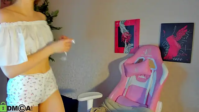 L1na Reeds online show from December 17, 1:22 am