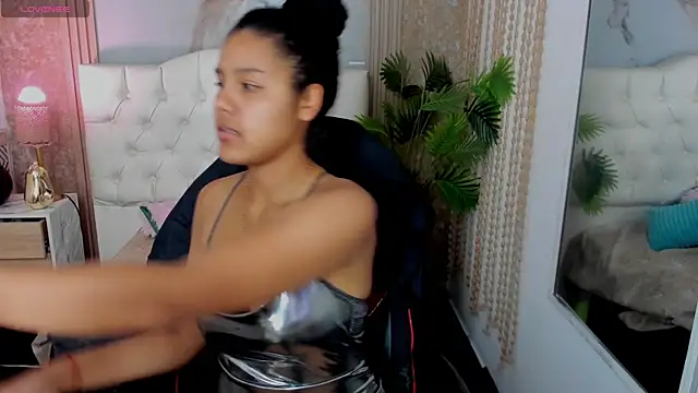 AriaVega online show from April 1, 1:23 pm