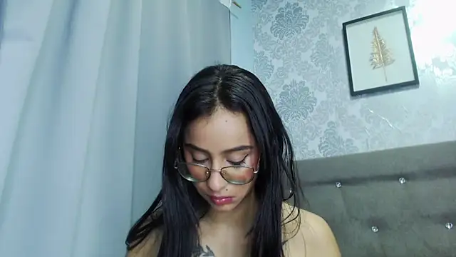 Alana Martinez  online show from April 19, 8:55 pm