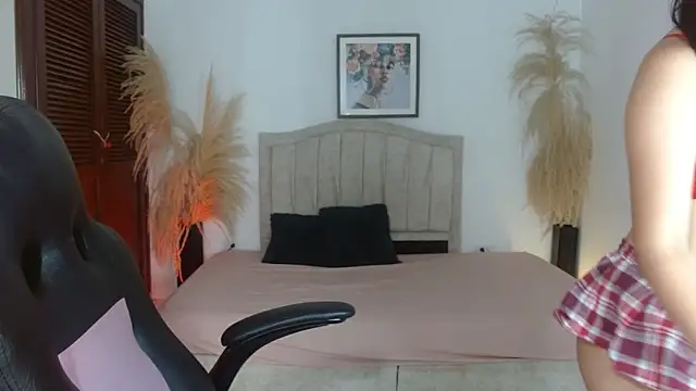 annyrusso online show from February 23, 8:30 pm