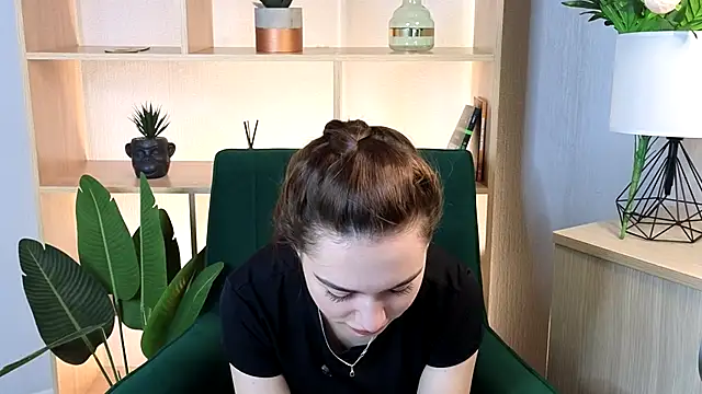 Snapshot of FrankieViall chatting on October 3, 11:04 am FrankieViall online show from October 3, 11:04 am