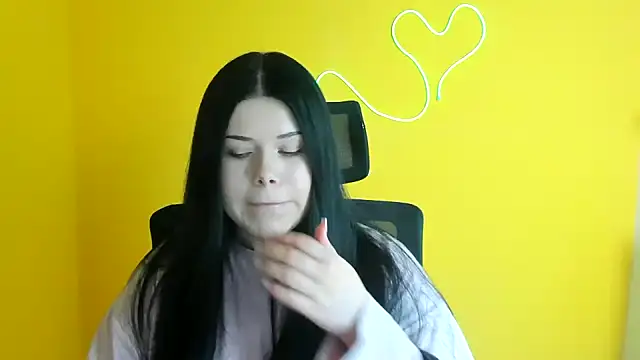 Mona Esty online show from October 18, 6:53 pm