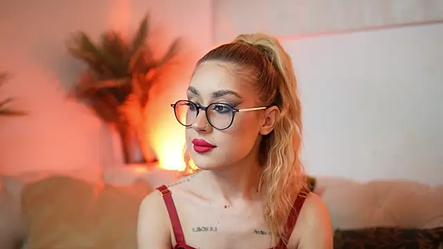 AileenKiss online show from January 18, 9:00 pm