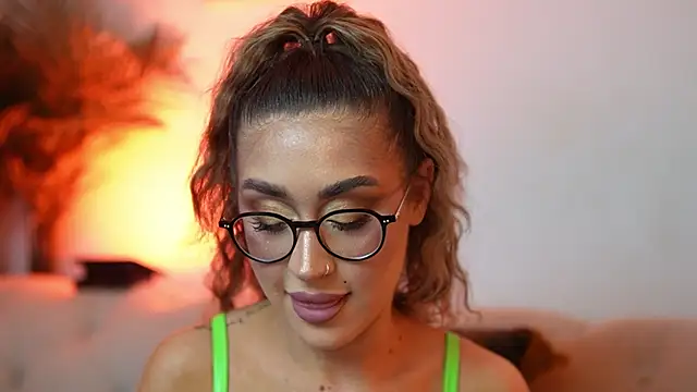 AileenKiss online show from June 3, 8:25 pm