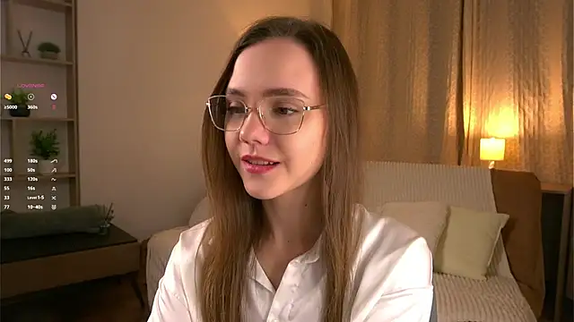 SweetSaraPie online show from April 8, 7:05 pm