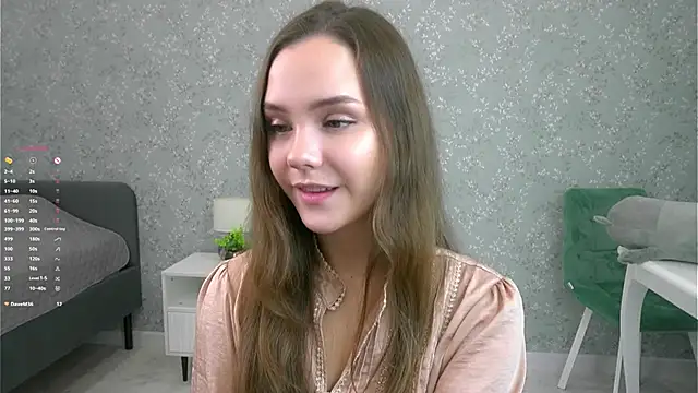 Snapshot of SweetSaraPie chatting on October 13, 7:27 pm SweetSaraPie online show from October 13, 7:27 pm