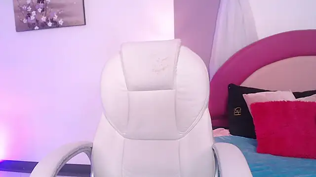 Suzy1  online show from April 21, 7:32 pm