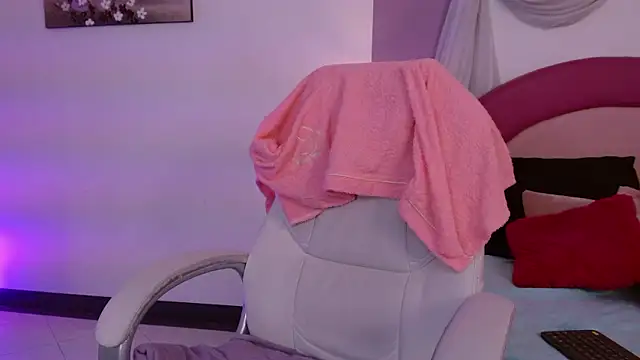 Suzy1  online show from March 26, 7:37 pm