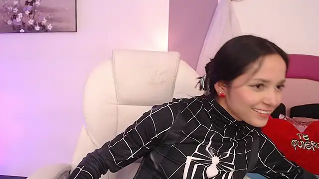 Suzy1  online show from April 26, 7:44 pm