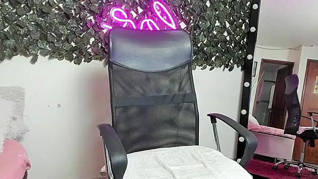 Samanta Ortiz online show from November 27, 8:01 pm