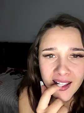 MayaVonDe online show from November 8, 8:25 pm