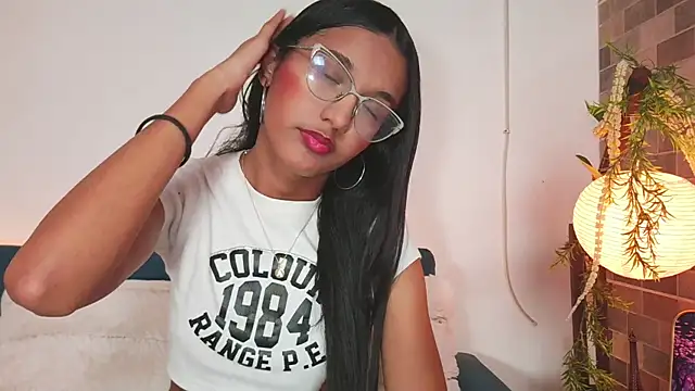 luna valen online show from April 26, 4:10 am