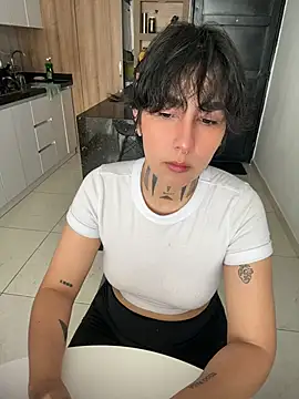 DaisyEmily online show from June 13, 8:17 pm