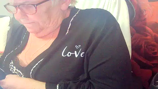 Playful MILF Demi online show from April 24, 10:34 pm