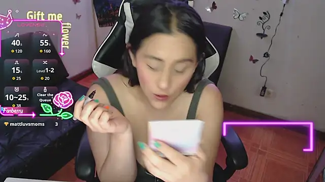 Snapshot of MelRaiise chatting on October 10, 10:47 pm MelRaiise online show from October 10, 10:47 pm