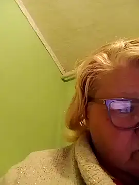 LusiyaGold5 online show from May 2, 10:57 pm