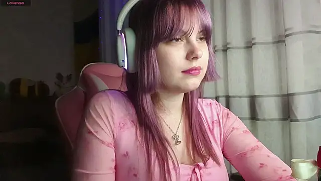 KristiBloom online show from March 3, 12:05 am