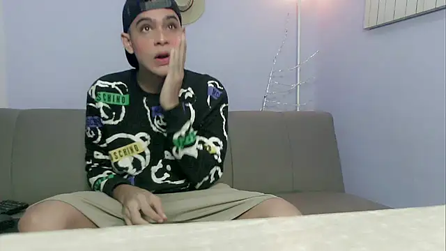 Snapshot of Twinks_boys_ chatting on October 14, 3:53 am Twinks boys online show from October 14, 3:53 am