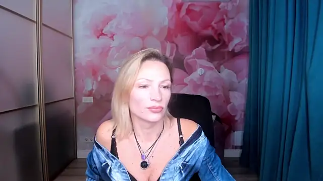 AlinaMoor online show from November 17, 6:47 am