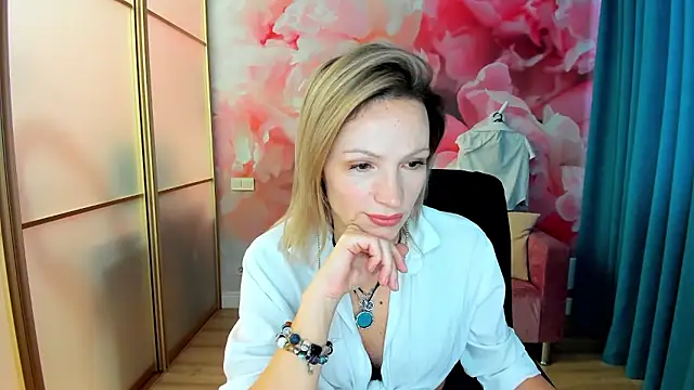 AlinaMoor online show from January 17, 6:54 am