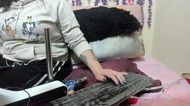 Lunabunnycreamy online show from January 15, 1:33 am