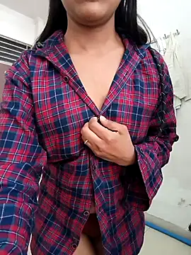 anshika0124 online show from December 17, 5:22 am